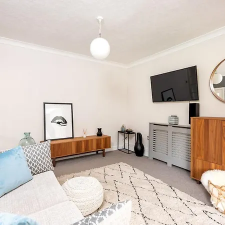 Modern, Deceptively Spacious, Beautifully Bright! *