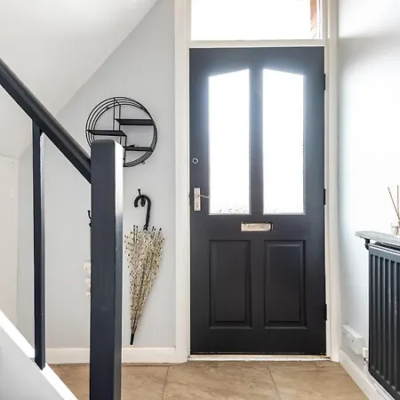 Modern, Deceptively Spacious, Beautifully Bright! *