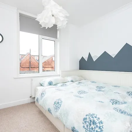 Modern, Deceptively Spacious, Beautifully Bright! 펜션
