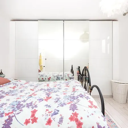 Modern, Deceptively Spacious, Beautifully Bright! * 요크