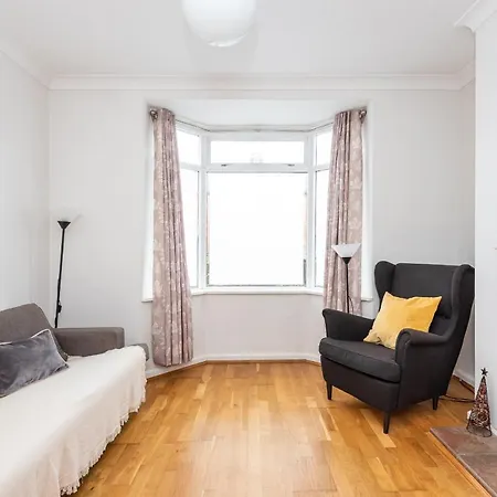 Modern, Deceptively Spacious, Beautifully Bright! 펜션 *