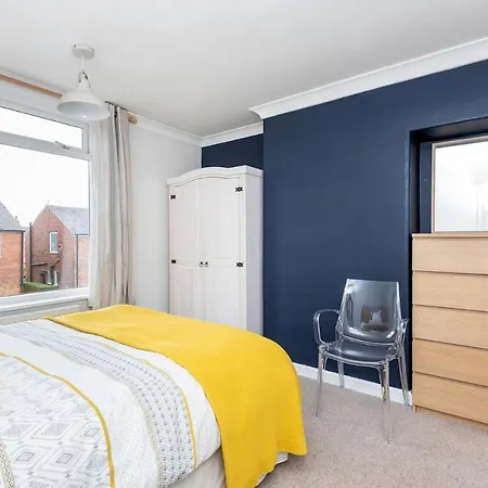 Modern, Deceptively Spacious, Beautifully Bright! 펜션 요크